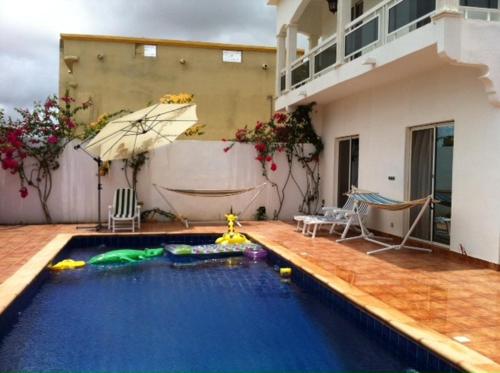 Villa à Thiès avec piscine à 15mn de l'aéroport