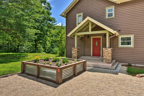Renovated Home with Private Dock on Watauga Lake in Butler, USA