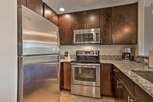 Retreat with Game Room and Deck, 1 Mi to Camelback in Tannersville, USA