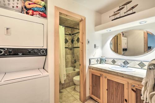 Ski-In and Ski-Out Modern Condo at Tahoe Donner! - image 4