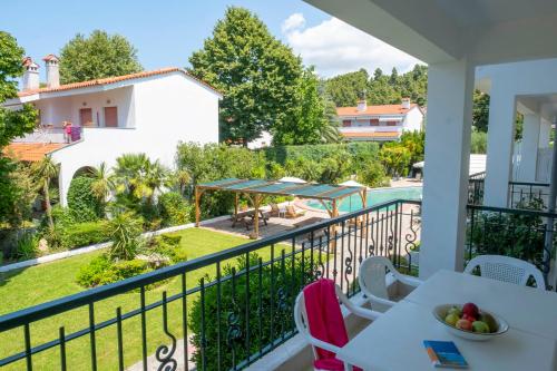 2 bedrooms, 4 beds