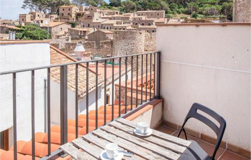 Awesome apartment in Tossa de Mar, Girona with 3 Bedrooms and WiFi - Apartment - Tossa de Mar