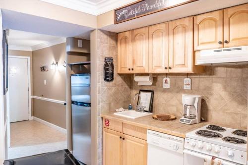 Downtown Gatlinburg Gem 102 - Walk to the Shops & Trails Downtown Gatlinburg Gem 102 - Walk to the Shops & Trails