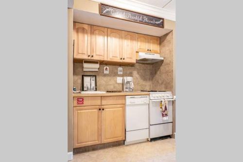 Downtown Gatlinburg Gem 102 - Walk to the Shops & Trails Downtown Gatlinburg Gem 102 - Walk to the Shops & Trails