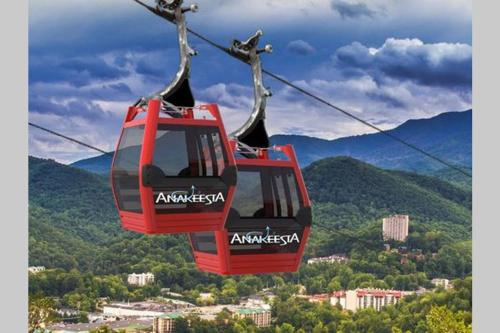 Downtown Gatlinburg Gem 102 - Walk to the Shops & Trails Downtown Gatlinburg Gem 102 - Walk to the Shops & Trails