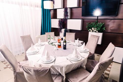 Restorāns, Hotel Novak in Karakaj