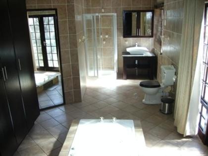 Bathroom, The Waterfront Country Lodge in Vanderbijlpark