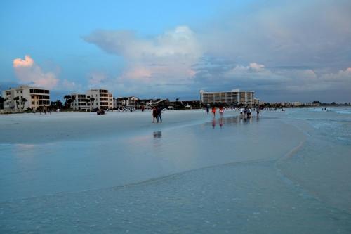 Island House Beach Resort 38 - image 6