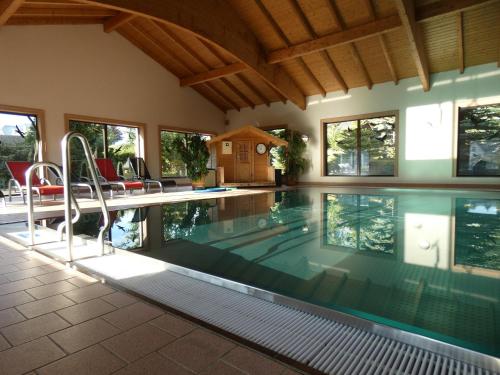 Peldbaseins, Hotel-Pension Flechsig in Hartmannsdorf bei Kirchberg