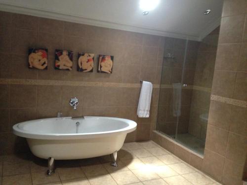 The Waterfront Country Lodge in 밴더바일 파크