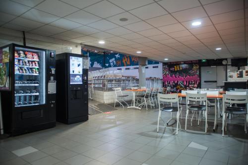 Restaurant, Auberge de Jeunesse HI Paris Le d'Artagnan in 20th - Menilmontant