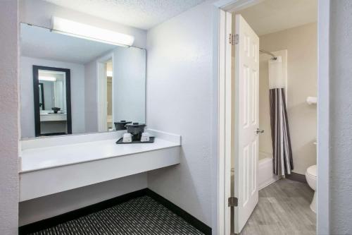 La Quinta Inn & Suites by Wyndham Dallas Uptown