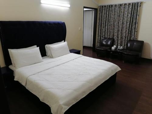 Mortal Hotel