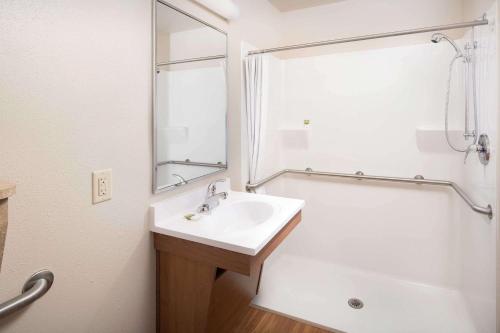 WoodSpring Suites Raleigh Northeast Wake Forest - image 7