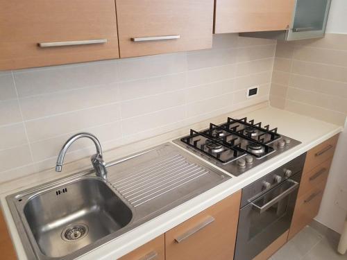 廚房, Casa Vacanza Via Roma in 聖焦爾焦約尼科