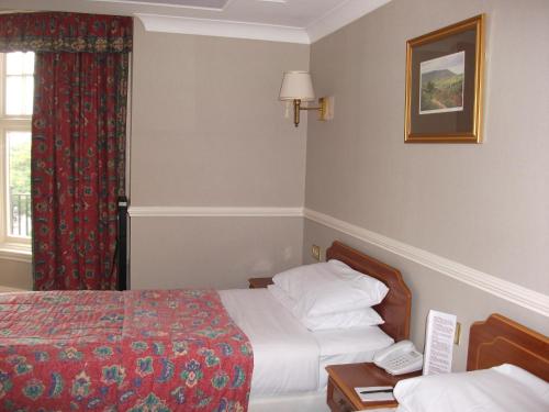 Classic Twin Room image 7