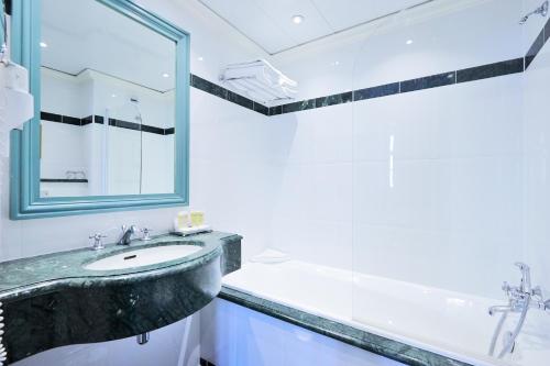 room detail thumbnail 2