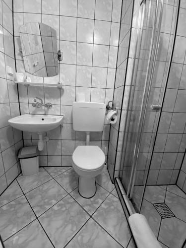 Standard Double or Twin Room image 10