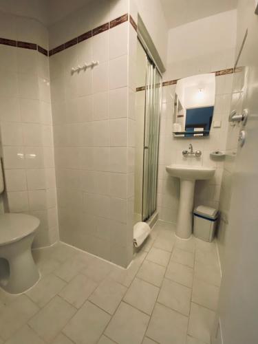 Single Room image 5