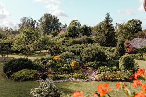 Kert, Brīvdienu māja"Jauneglites" (Brivdienu maja"Jauneglites") in Skulte