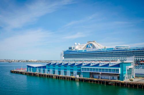 Surrounding environment, Travelodge by Wyndham San Diego SeaWorld in Mission Bay / Point Loma Heights