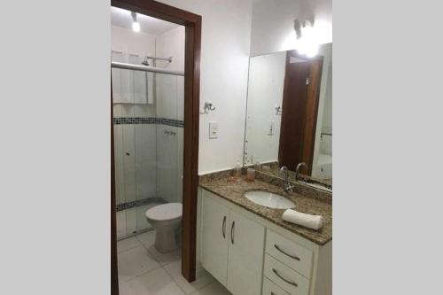 Apartamento no condomínio Mont Carmelo a 150 metros do mar