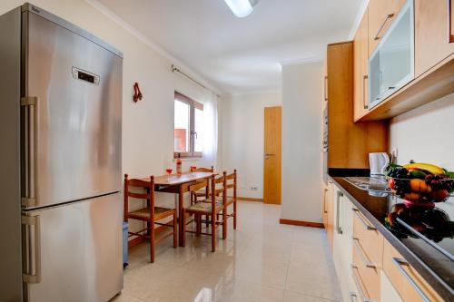 Two Bedroom Apartment with Rooftop Pool in Alvor