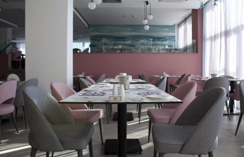 Kapetanios Bay Hotel - image 2