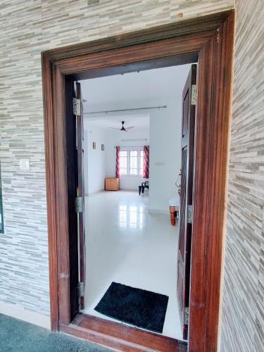 Bejárat, Suvarna Grand Homes in Kadri