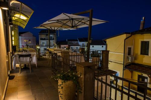 Hotel Palazzo Salerno - Tap to explore photos