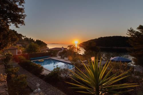 Villa - Beach Front