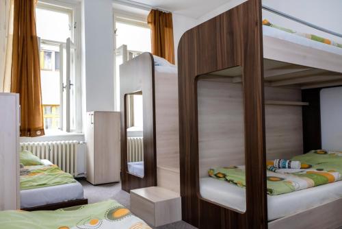 Cama Individual en habitación compartida masculina