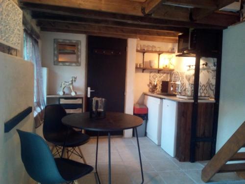 virtuve, Les chambres du Vau Profond in Vernoil-le-Fourrier