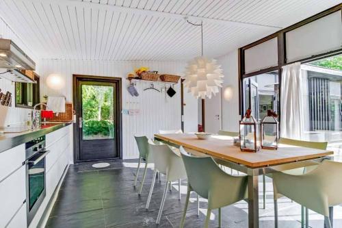 Cozy summer house 50 meter from the beach, 89 m²