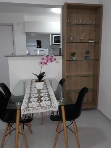 Apt 2 quartos, proximo a praia e ao Shopping