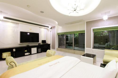 2 queen beds