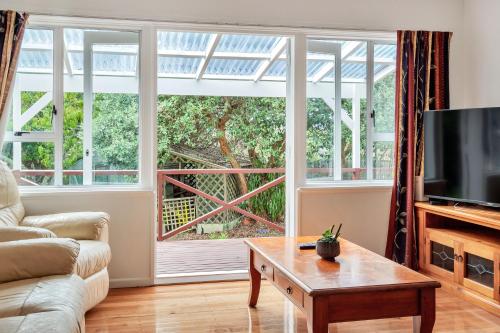 3 Bedroom In Onehunga w Parking - Wifi - Netflix