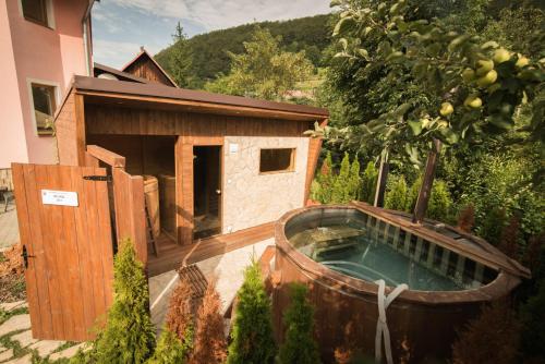 สปา, Villa Ďumbierka - B&B, wellness, brewery, ebikes (Villa Dumbierka - B&B, wellness, brewery, ebikes) in สตารีสโมโคแวค