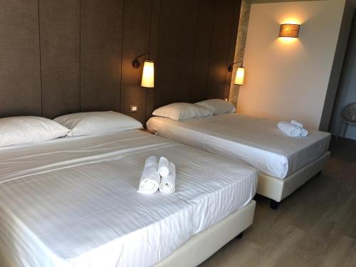 Hotel Life - image 2