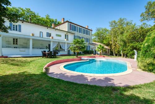 Château de Lavail chambre d'hôte Gourvieille