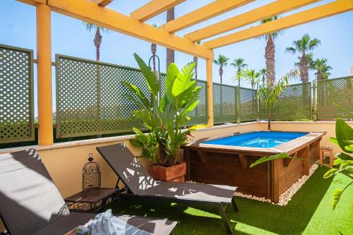 泳池, Polo Royale Waterfront Luxury Apt - 3 terraces and pool in 托雷古亞迪亞羅