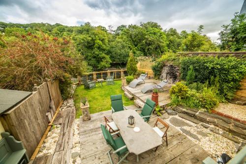 Self Catering Accommodation Cornerstones 16th Century Luxury House overlooking the River - image 6