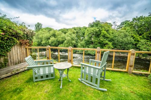 Self Catering Accommodation, Cornerstones, 16th Century Luxury House overlooking the River