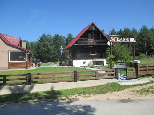  Apartments Family Trauber in 53230 Korenica