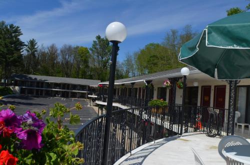 陽台/露台, 琥珀休閒酒店 (Ambers Hideaway) in 威斯康辛峽谷 (WI)