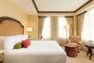 1 king bed, 1 queen bed, 1 sofa bed