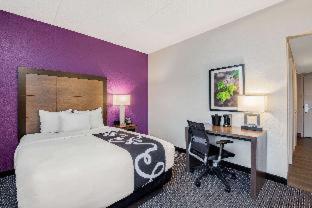 La Quinta Inn & Suites by Wyndham Baltimore BWI Airport