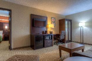 Comfort Inn and Suites Evansville Airport