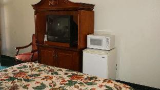 HWY Express Inn and Suites thumb 4