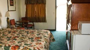 HWY Express Inn and Suites detail